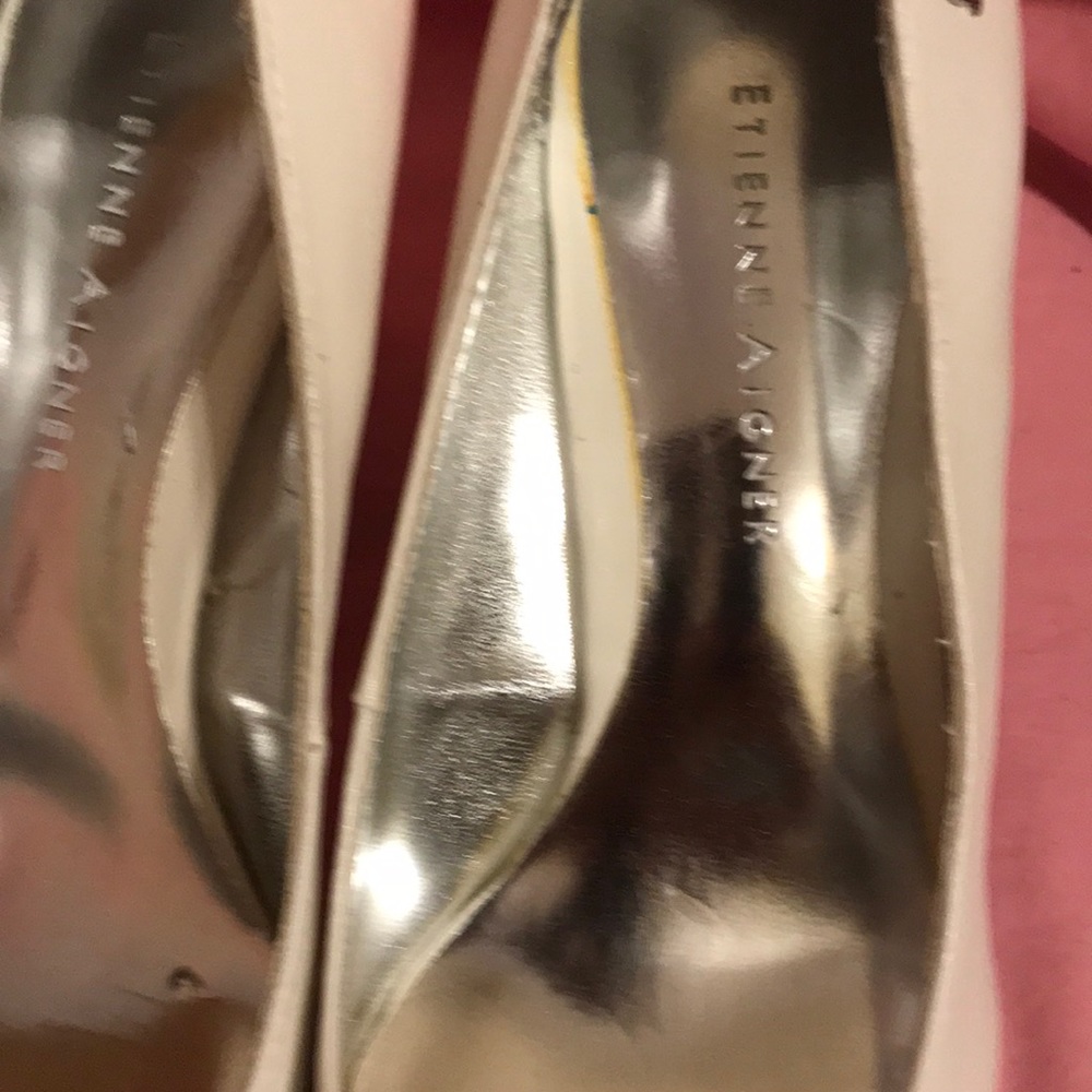 Shoes - Picture 5 of 6